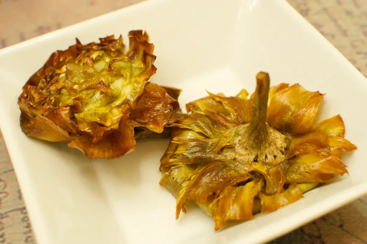 Kızartılmış carciofi alla giudia enginarları